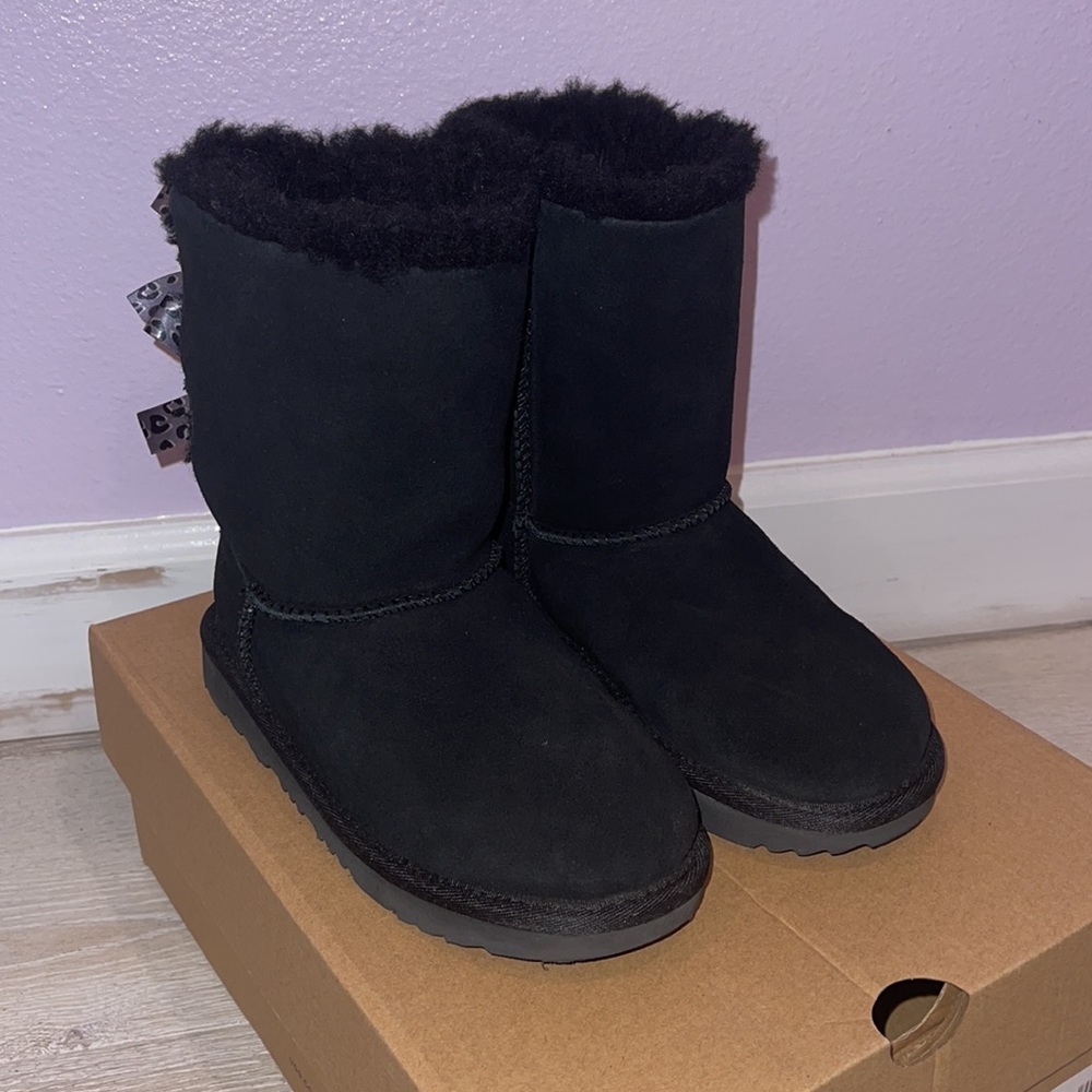 BRAND NEW Girls Black Ugg’s - Picture 11 of 16
